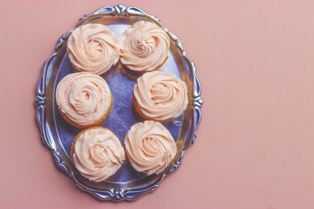 Cakes vs Cupcakes: A Quick Guide for Last-Minute Orders