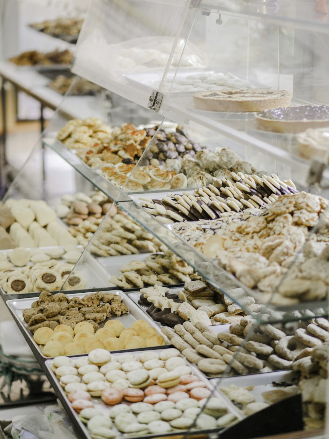 Discovering the Best Local Bakeries with Same-Day Delivery
