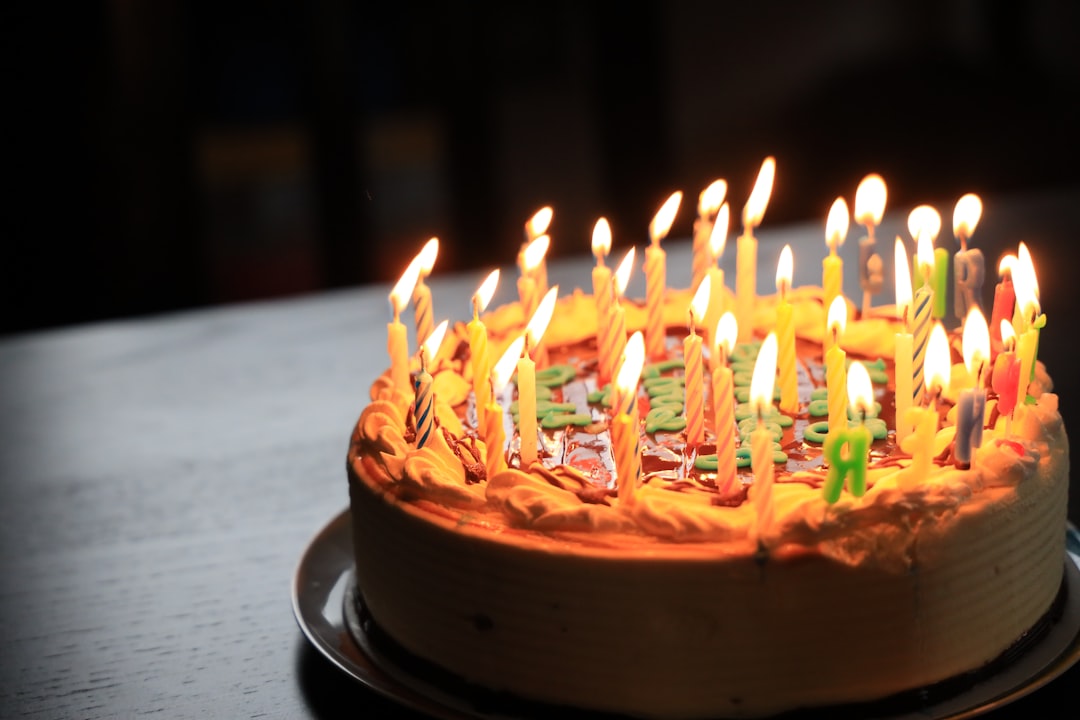 Choosing the Perfect Birthday Cake for Your Loved Ones - A Guide to Cake Trays