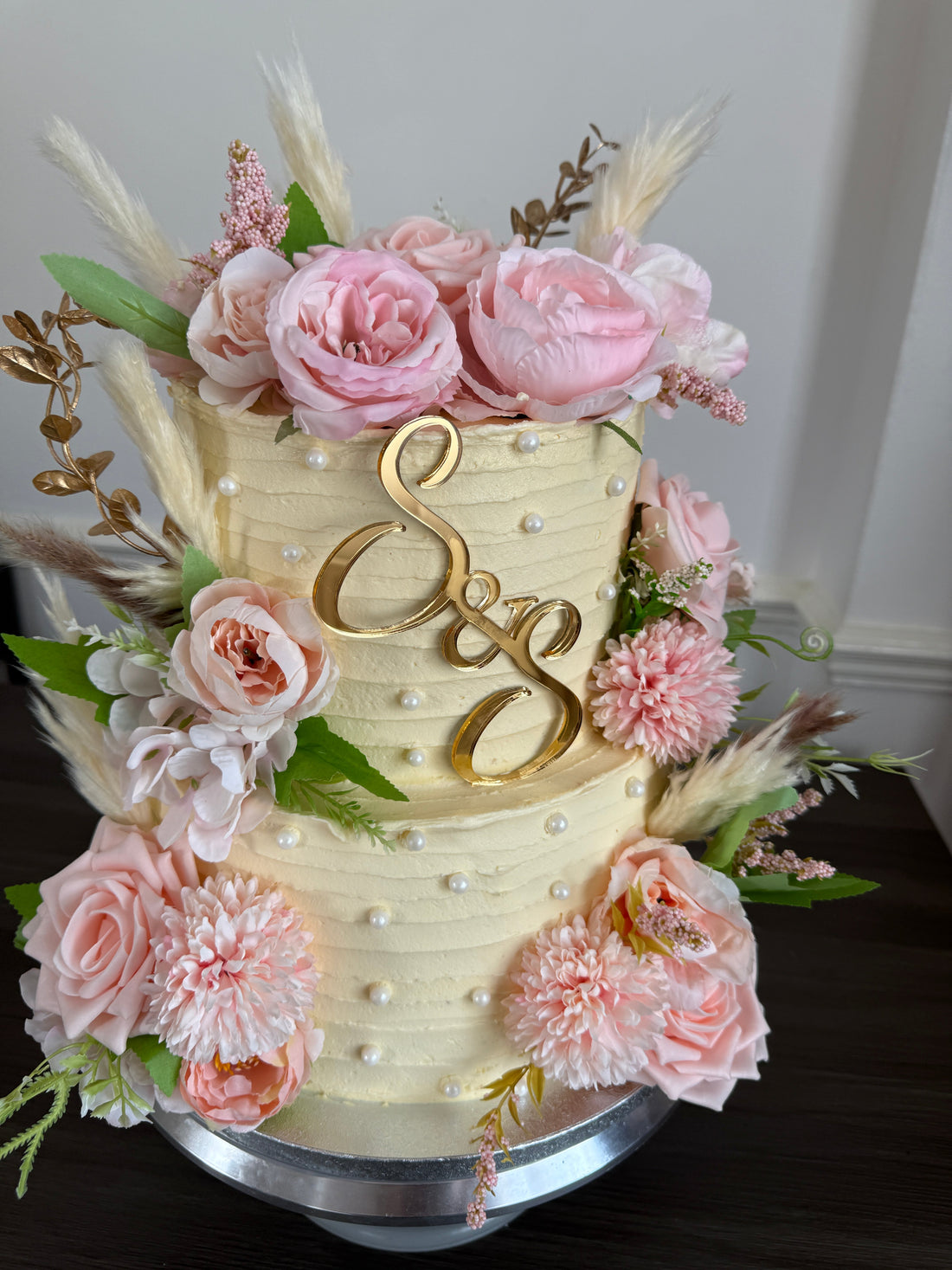 How Many People Does Each Wedding Cake Size Feed - The Complete UK Guide
