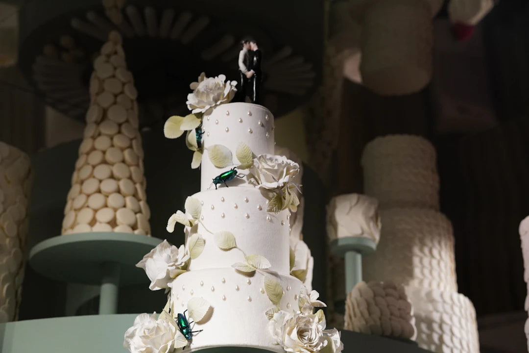 Elegant Two-Tier Wedding Cakes for Chic Celebrations