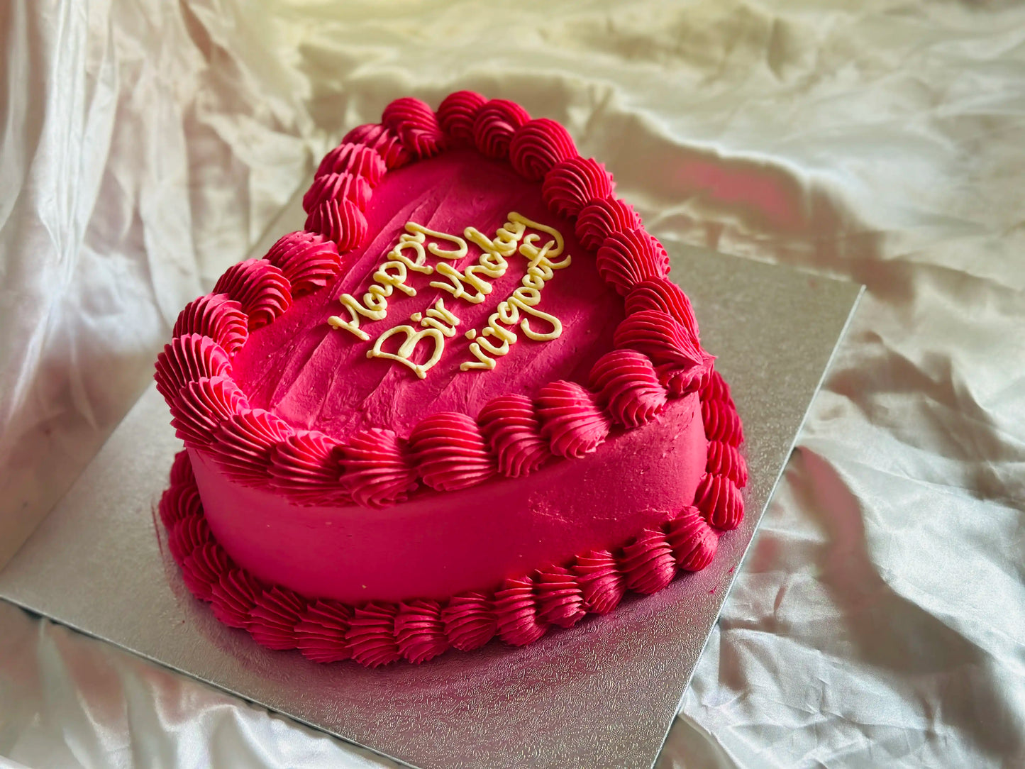 Elegant heart cake adorned with red velvet and cream cheese icing, a favourite in Romford - CakeTrays.co.uk.