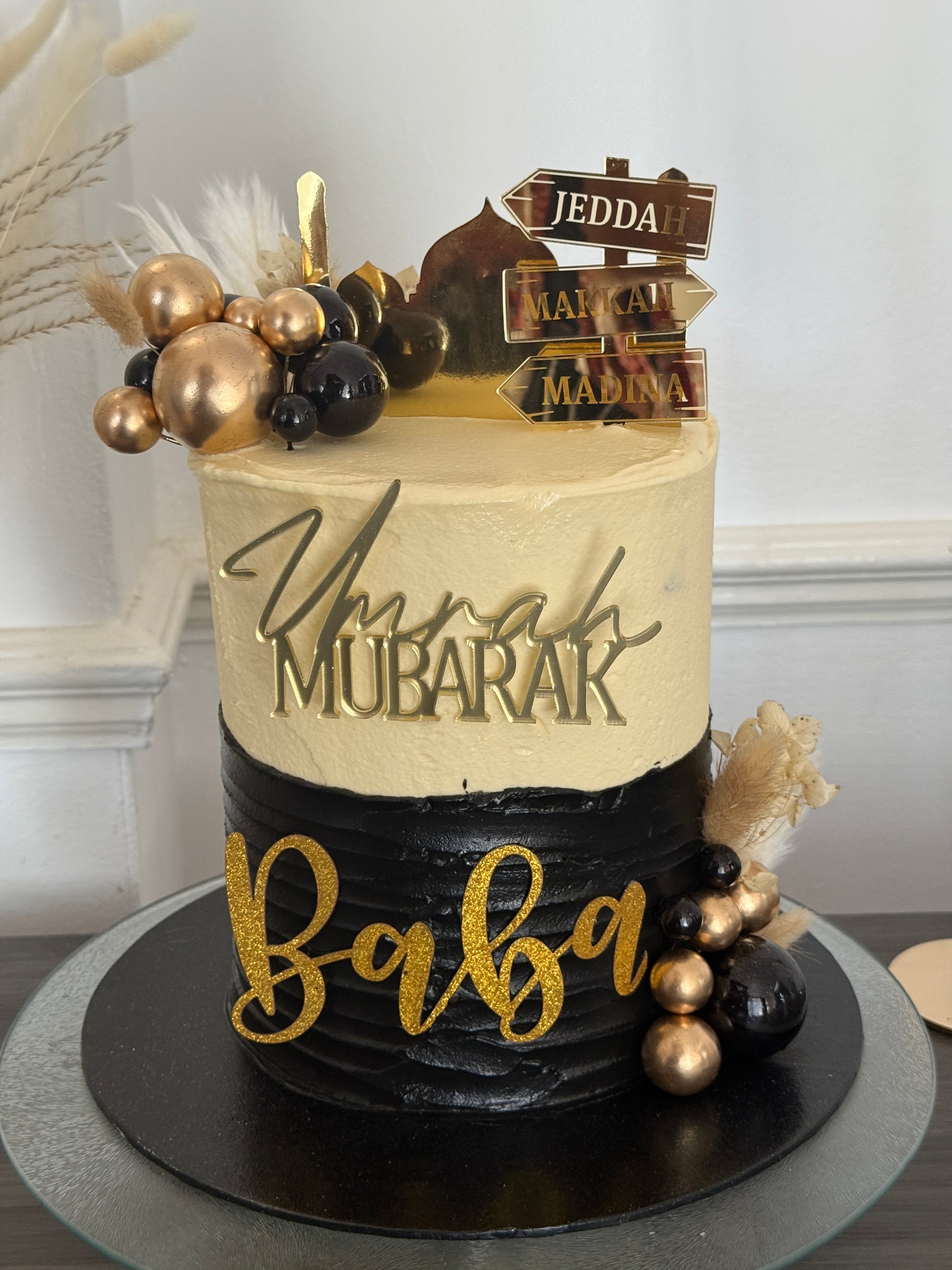 Umrah Mubarak celebration cake delivery in East London, Ilford and Romford – Cake Trays