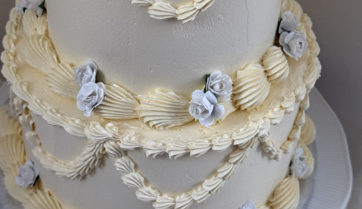 Close up of the Lambeth swags and bead drapes between the tiers, custom cakes East London, Romford and Ilford.