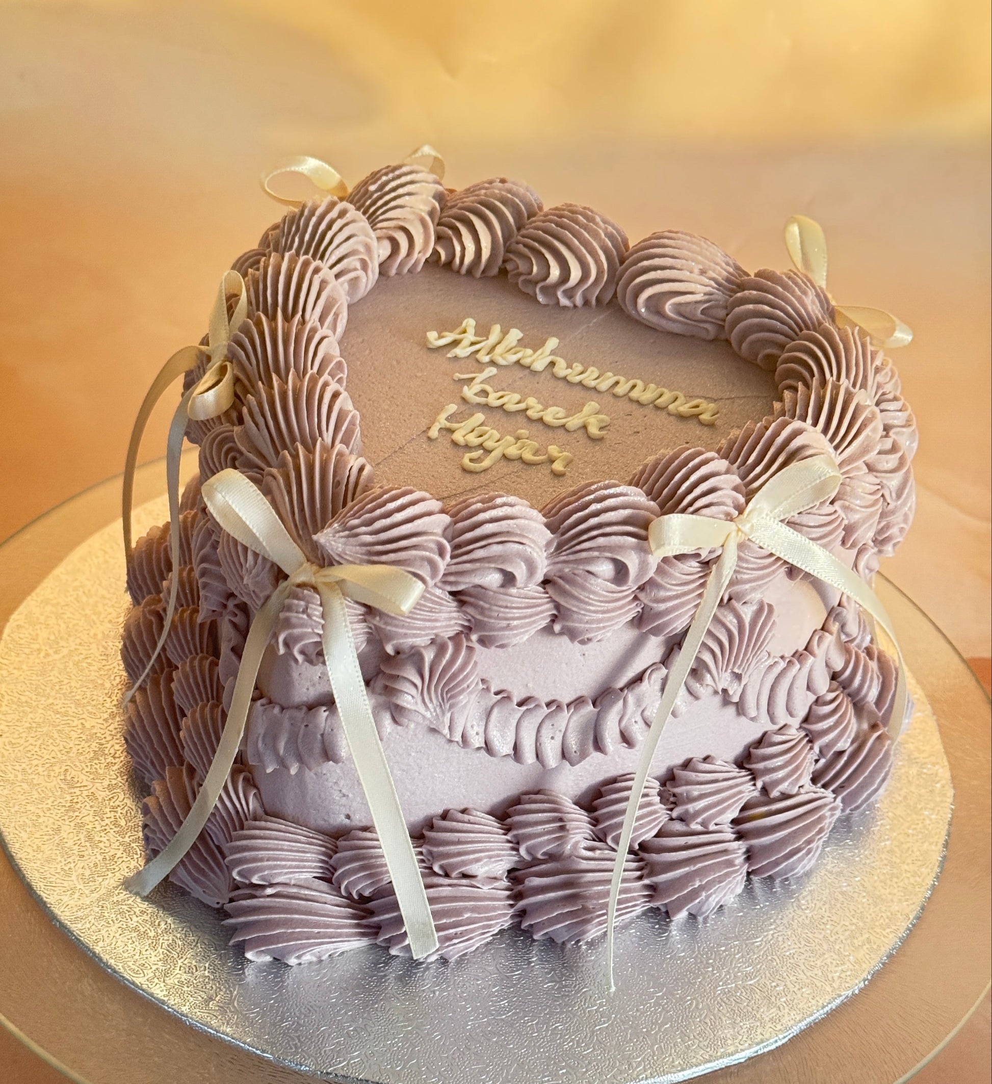 Ribbon Piped Heart Cake โ Chigwell, Leyton Upton Park Delivery