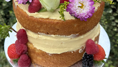 Close up of the sponge layers, buttercream and fresh berries, custom cakes East London, Romford and Ilford.