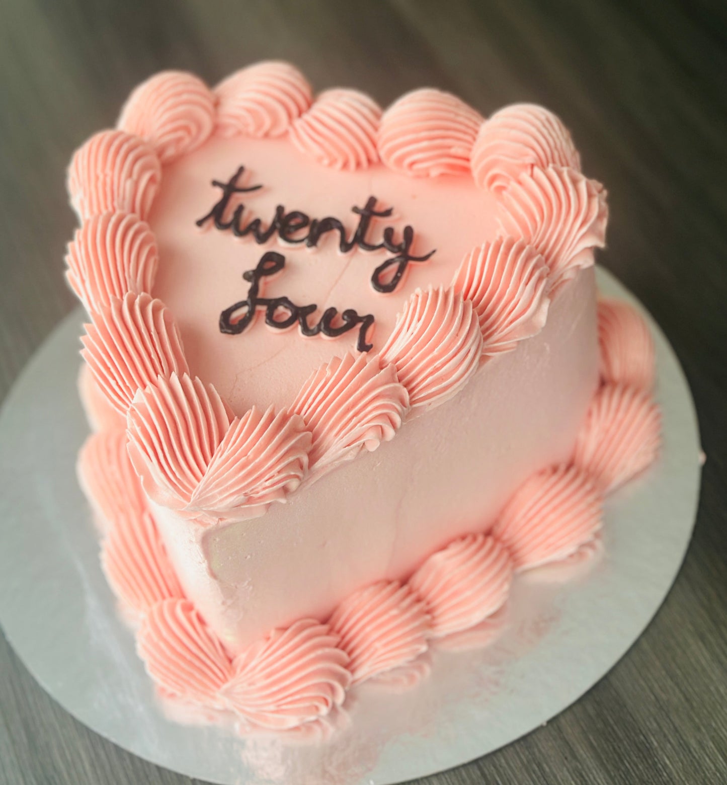 Order heart-shaped cake online with delivery to Ilford and Stratford – freshly baked and personalised.