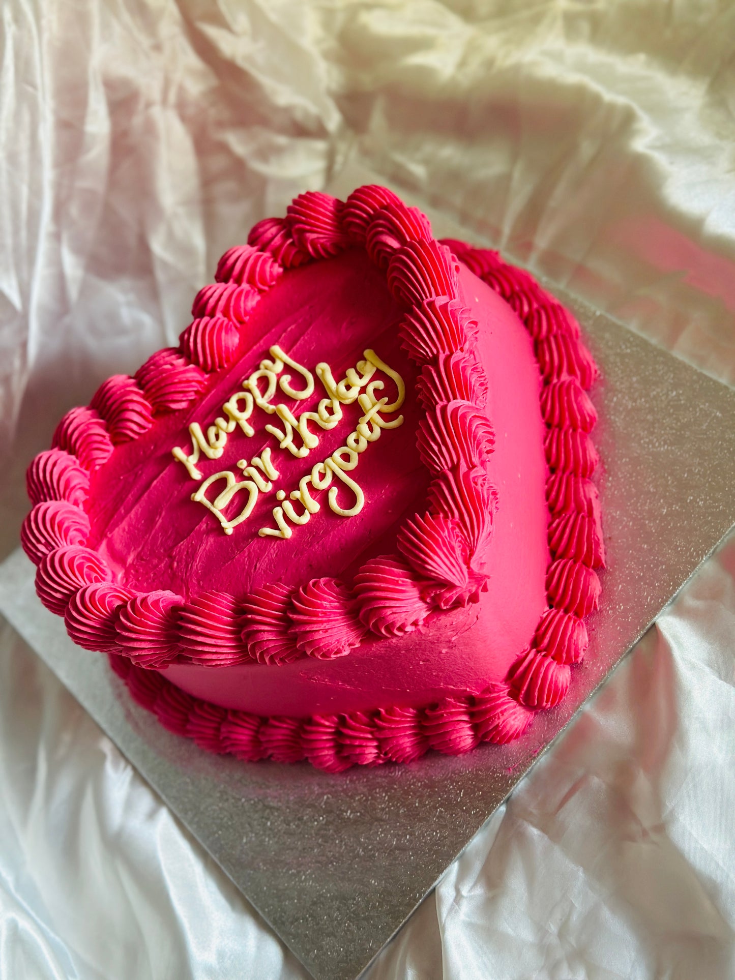 Romantic heart cake with buttercream borders, fast delivery to Chigwell and East Ham.