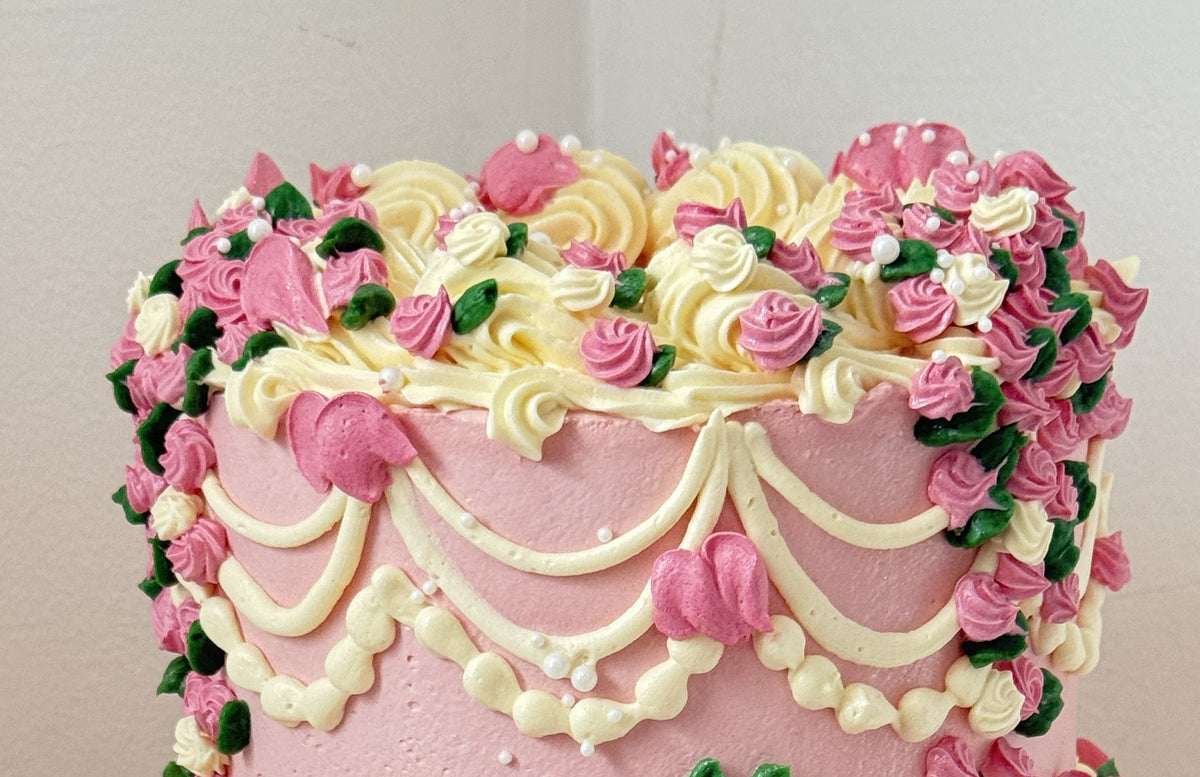 Close up of the top tier rosebud crown and swags, custom cakes East London, Romford and Ilford.
