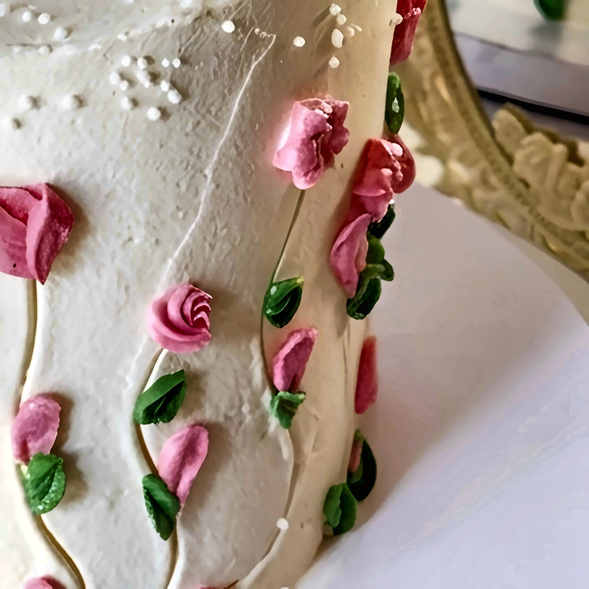 Pink Tulip Garden Vintage Cake close-up detail