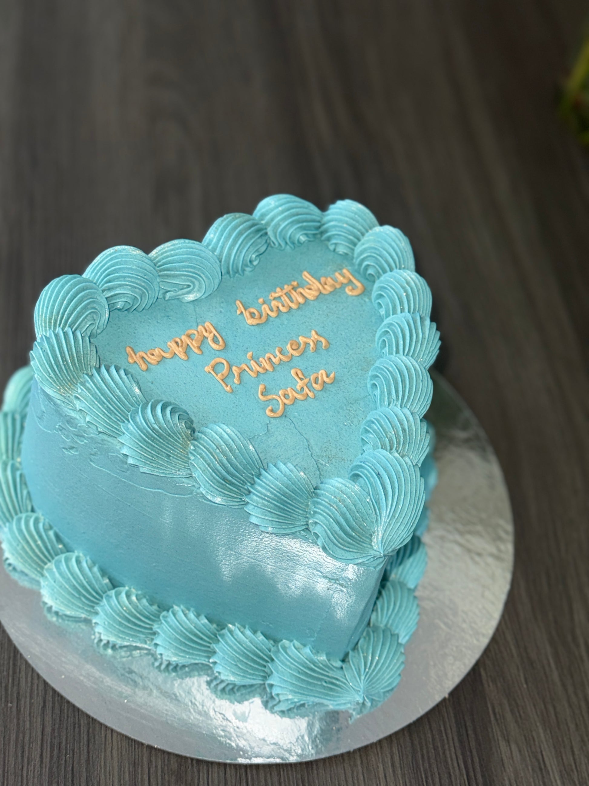Vintage heart cake with floral piping, fast cake delivery to Chigwell and Grange Hill.