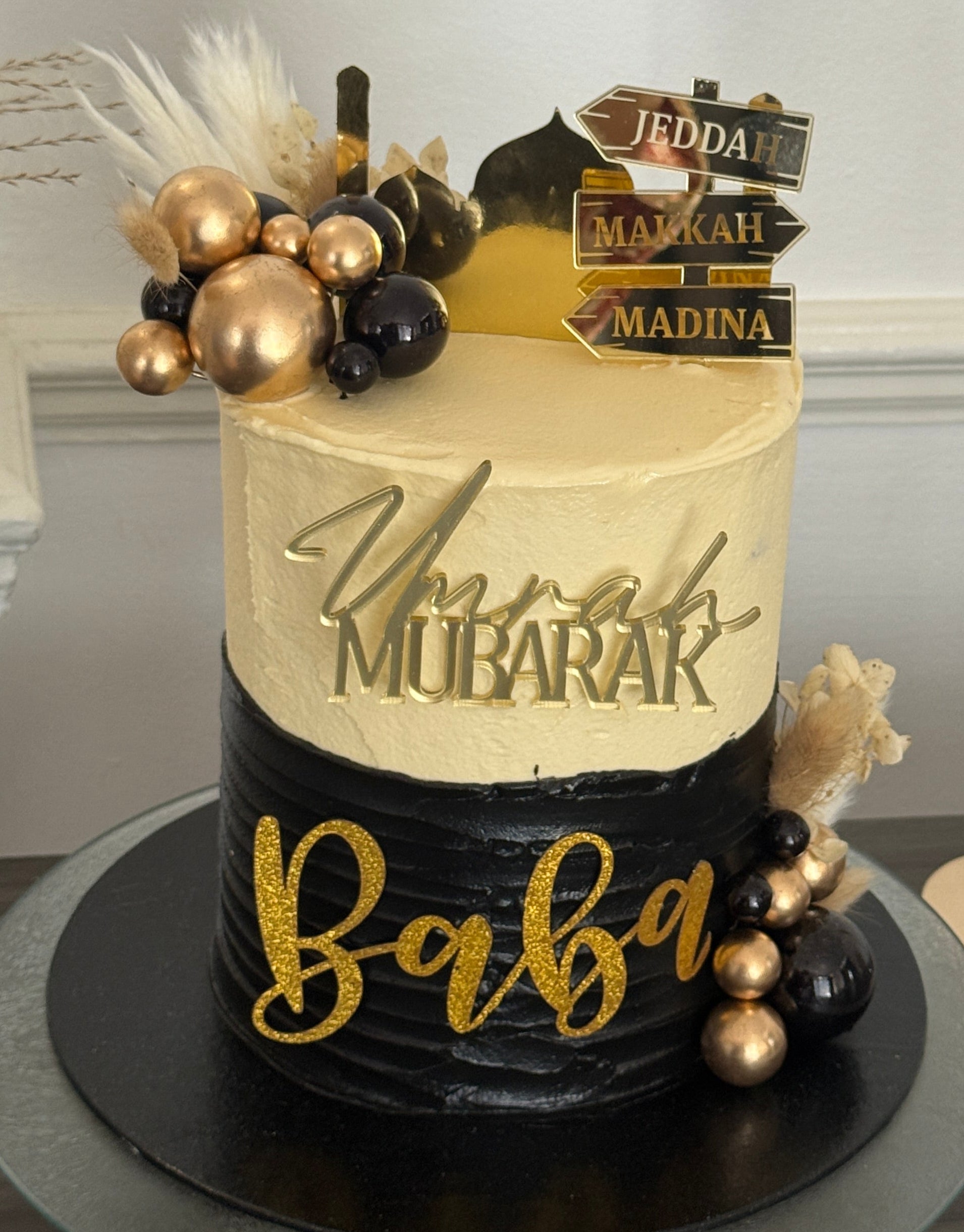 Elegant Umrah Mubarak cake with personalised topper available for London and Essex delivery – Cake Trays