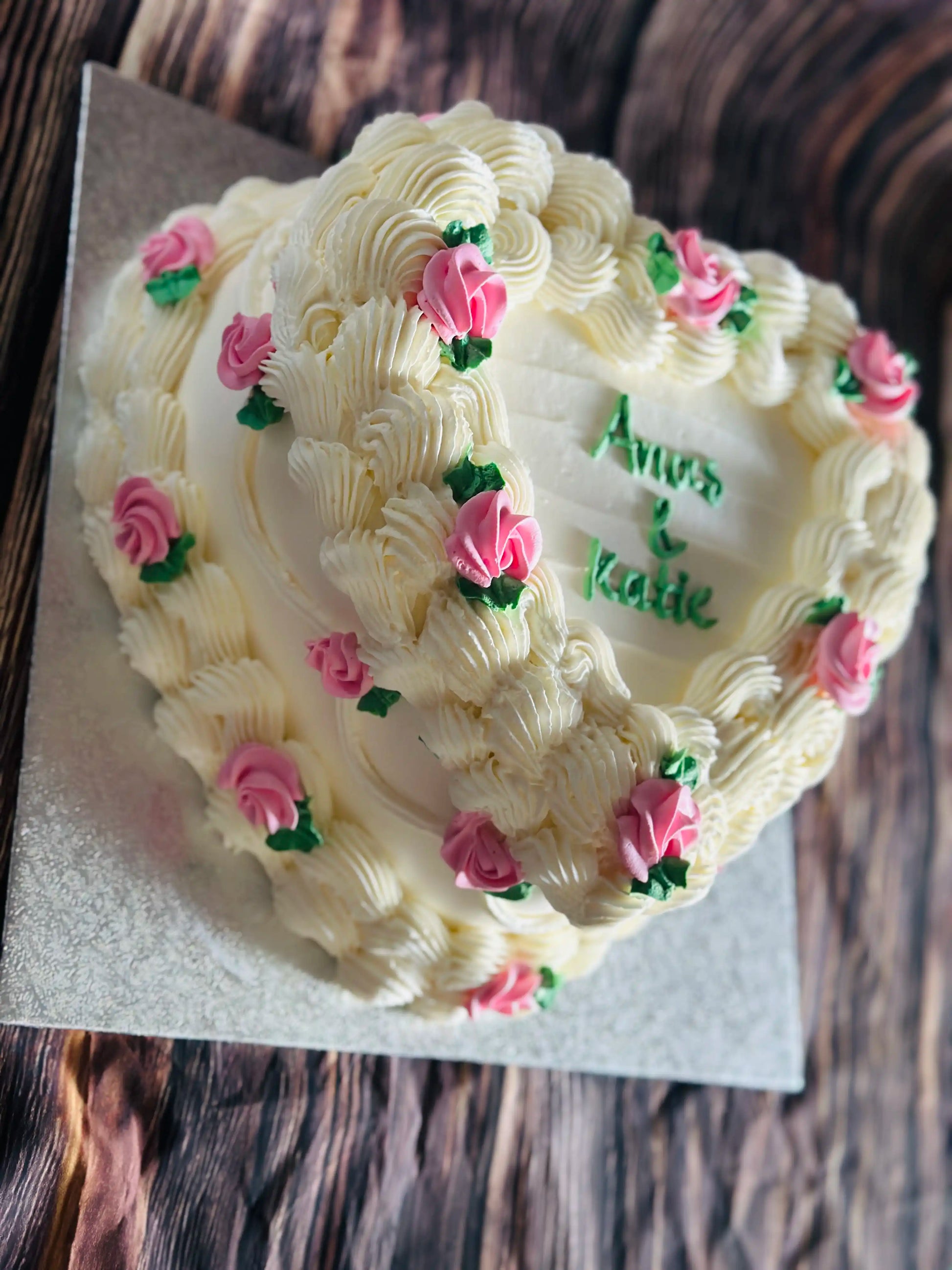 Timeless vintage heart cake adorned with hand-piped flowers, available in Walthamstow through CakeTrays.co.uk.